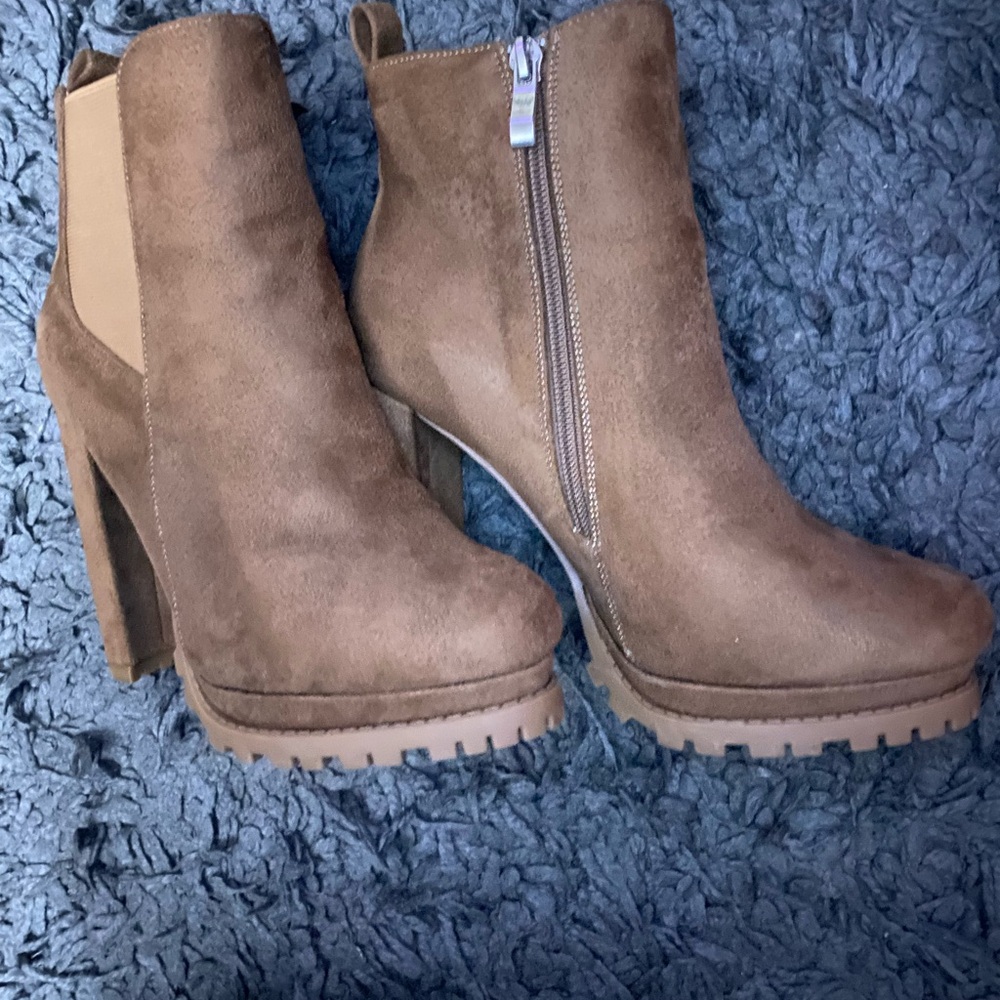Elegant Brown Heeled Boots